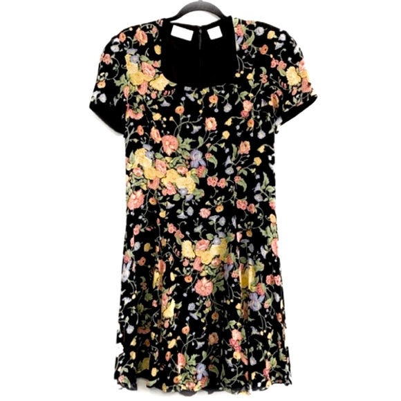 Liz Claiborne Dresses & Skirts - Liz Claiborne Black Floral Short Sleeve Dress